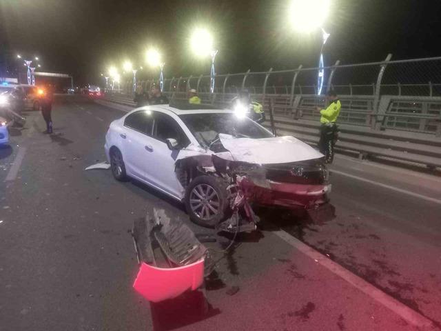 Köprü üzerinde zincirleme kaza: 4 yaralı 1