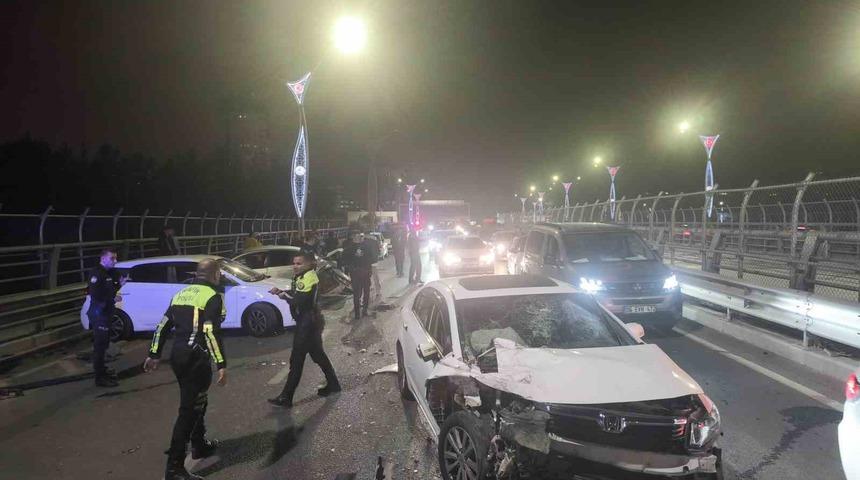 Köprü üzerinde zincirleme kaza: 4 yaralı