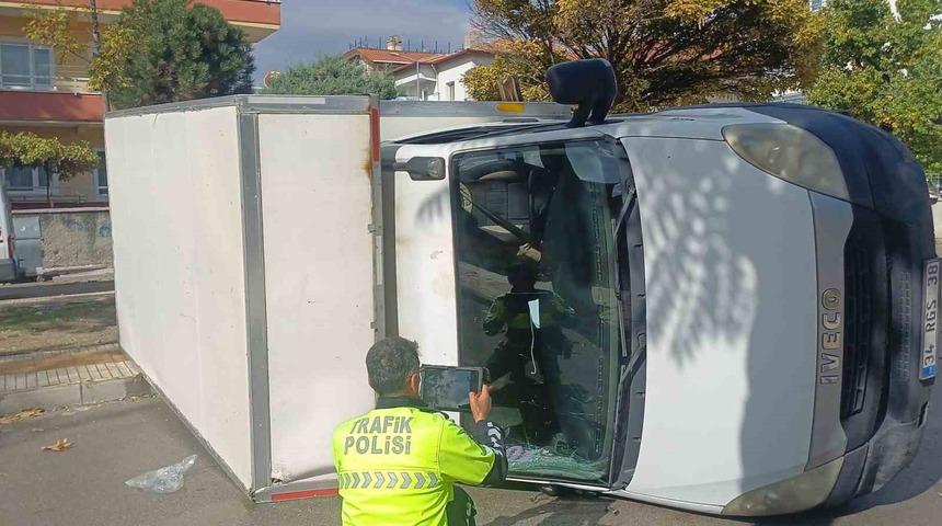 Çorum’da kamyonet ile otomobil çarpıştı: 1’i çocuk 5 yaralı