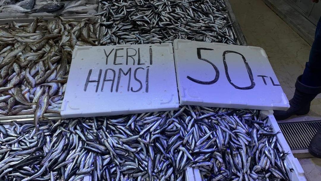 Kilosu 50 liraya kadar düştü! Vatandaşlar erken saatlerden itibaren kuyruğa giriyor 1