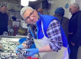 Kilosu 50 liraya kadar düştü! Vatandaşlar erken saatlerden itibaren kuyruğa giriyor