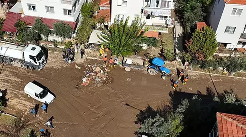 Selin etkilediği Foça'da temizlik çalışmaları sürüyor