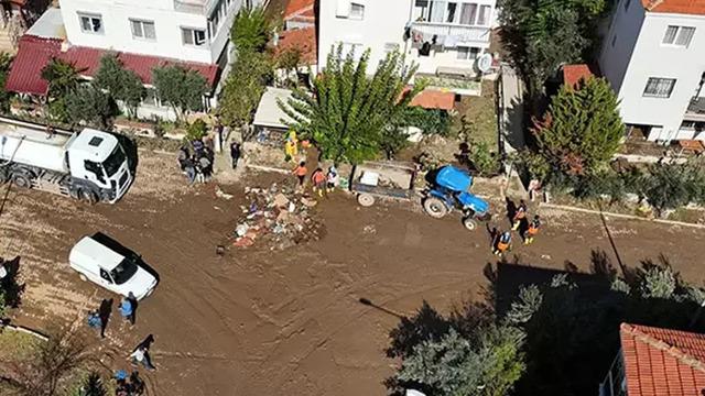 Selin etkilediği Foça'da temizlik çalışmaları sürüyor