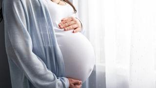 İskoçya’da inanılmaz aldatmaca: Sahte hamilelik ve oyuncak bebek ile kandırdı! 