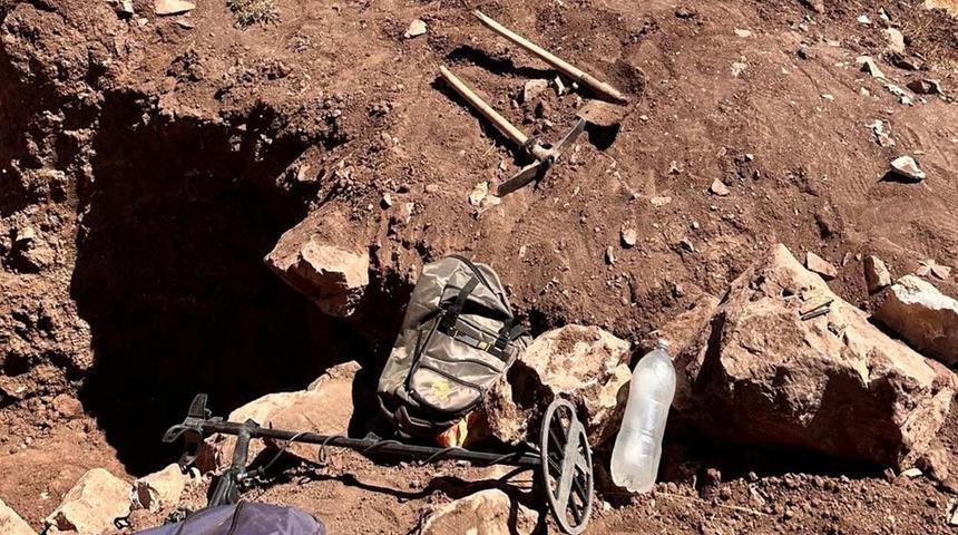 İhbar üzerine harekete geçildi! Van'da kaçak kazı yaparken yakalandılar