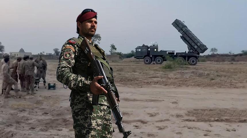 Pakistan'dan Afganistan açıklaması! "Açık bir savaşa girme seçeneğimiz var"