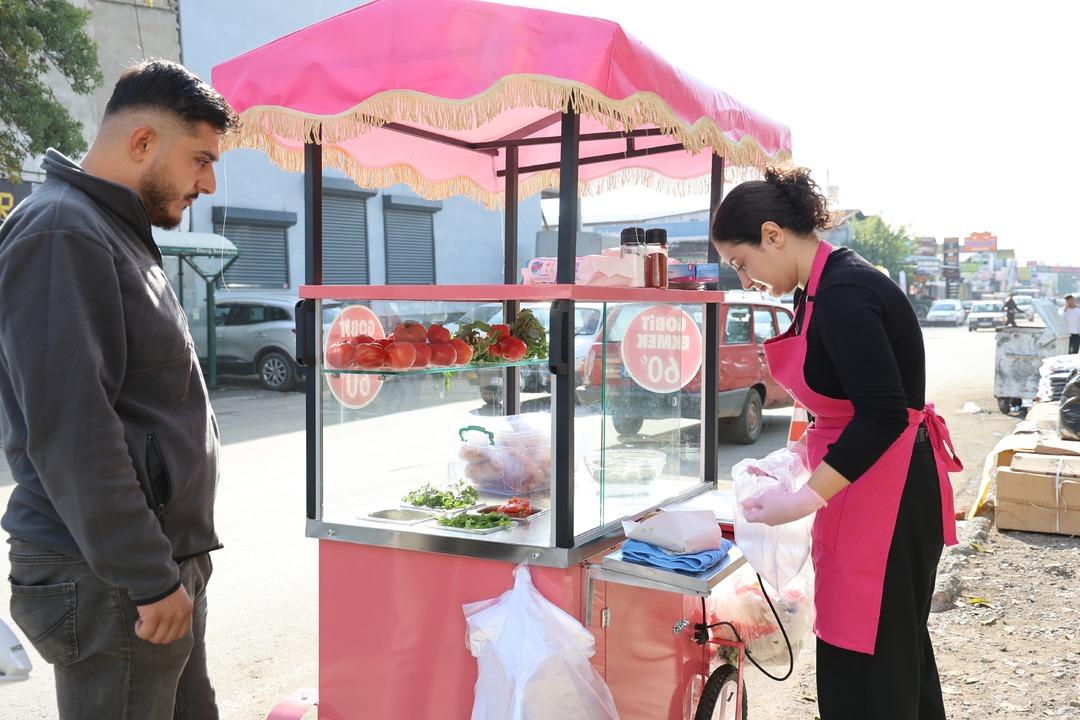 Genç girişimci pembe tezgahıyla sanayiye renk kattı: Gobit ekmeği satıyor... 4