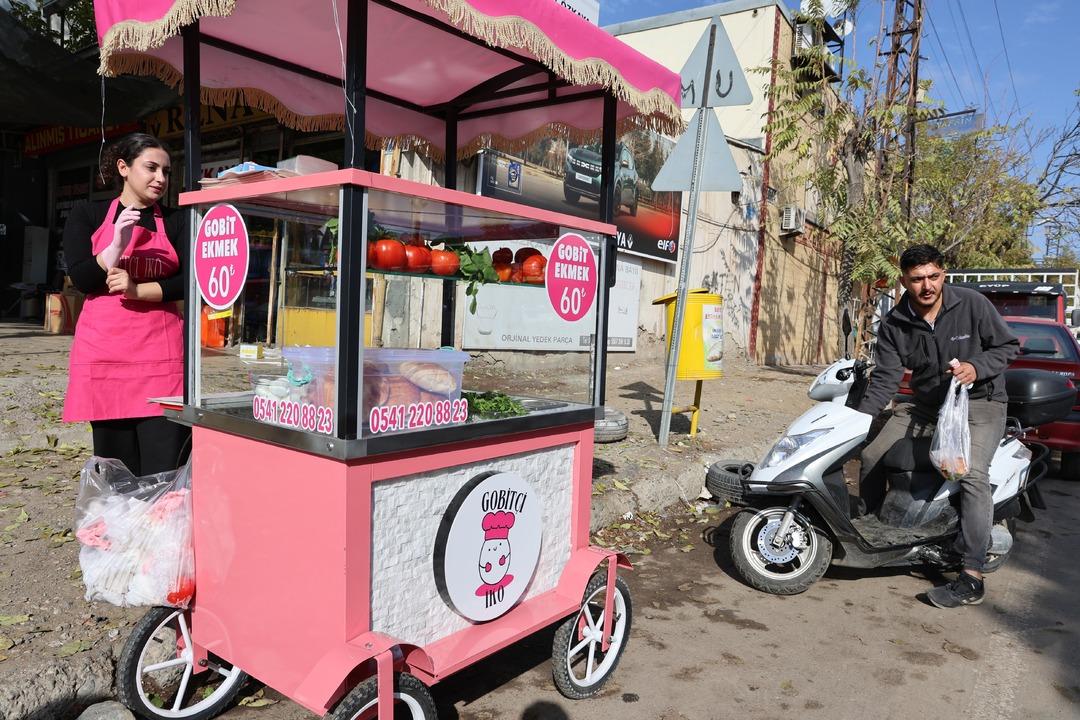 Genç girişimci pembe tezgahıyla sanayiye renk kattı: Gobit ekmeği satıyor... 8