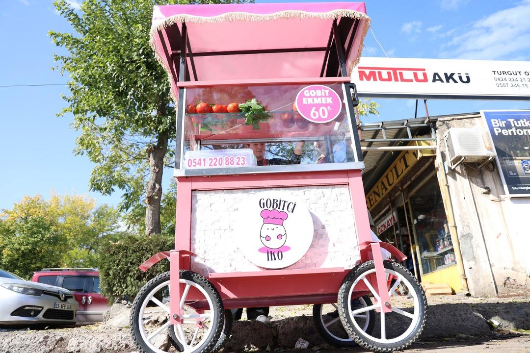 Genç girişimci pembe tezgahıyla sanayiye renk kattı: Gobit ekmeği satıyor... 11