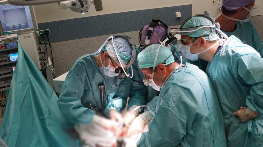 Organ naklinde Türk cerrahların başarısı! Türkiye Hollanda'ya ilham oldu