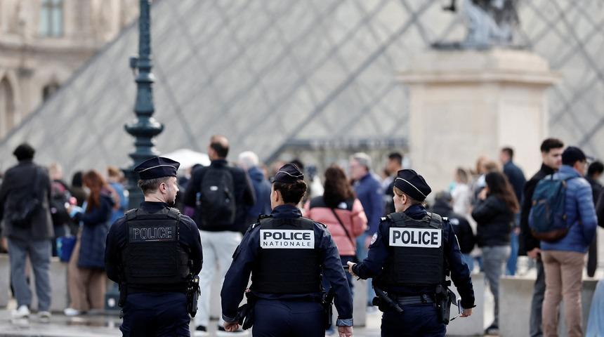 Louvre M&uuml;zesi soygunundan sonra b&ouml;yle &ouml;nlem aldılar! Değerli m&uuml;cevherler yerin 27 metre altındaki Merkez Bankası kasasına taşındı