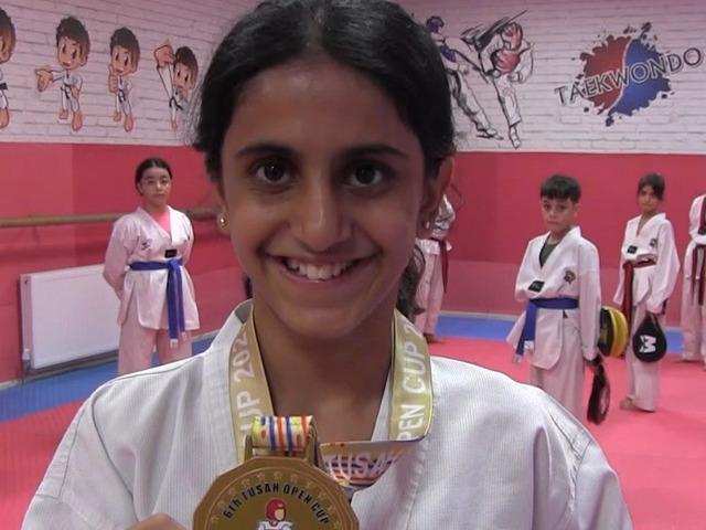 Boyu uzasın diye taekwandoya giden Siirtli Elif, Moldova’da aldın madalya kazandı