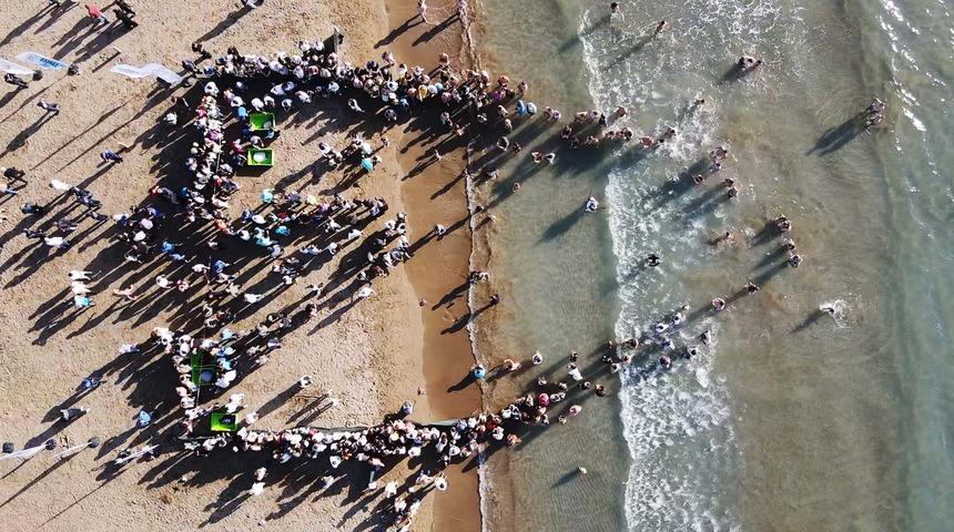 Muğla'da tedavileri tamamlanan deniz kaplumbağaları Cumhuriyet'in 102. yılı kapsamında denizle buluştu