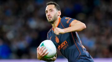 Hakan Çalhanoğlu'nun penaltı golüne rağmen Inter, Napoli'ye 3-1 yenildi