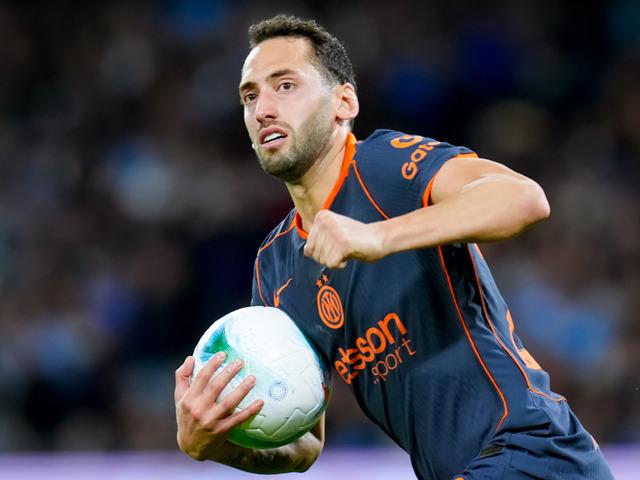 Hakan Çalhanoğlu'nun penaltı golüne rağmen Inter, Napoli'ye 3-1 yenildi