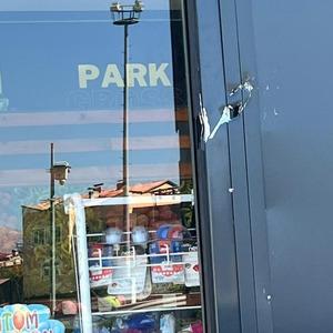 Aynı markete üçüncü defa silahlı saldırı düzenlendi! Saldırganlar o anları kaydetti