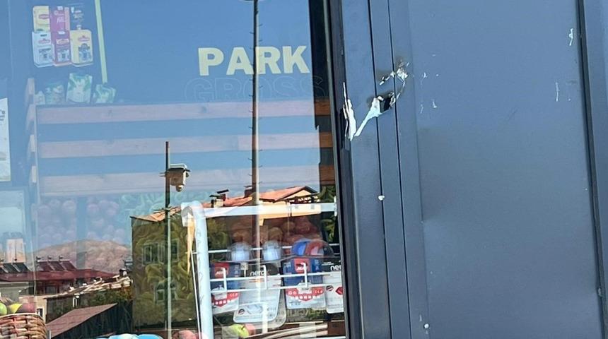 Aynı markete üçüncü defa silahlı saldırı düzenlendi! Saldırganlar o anları kaydetti