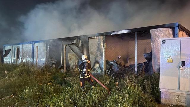 Alevlere teslim olan 2 konteyner kullanılamaz hale geldi