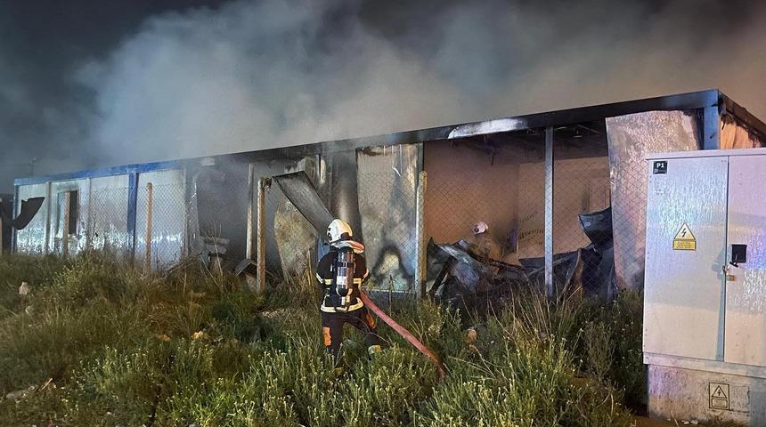 Alevlere teslim olan 2 konteyner kullanılamaz hale geldi