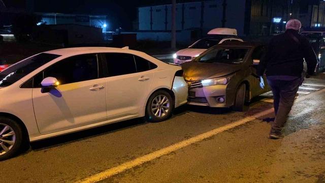 İnegöl’de zincirleme kaza : 1’i çocuk 5 yaralı