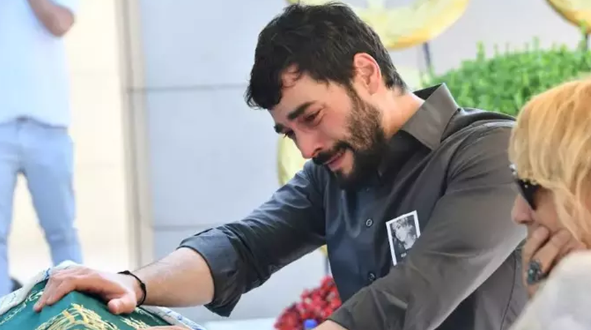 Annesinin &ouml;l&uuml;m&uuml;yle yıkılmıştı! Akın Akın&ouml;z&uuml; dayısını da kaybetti