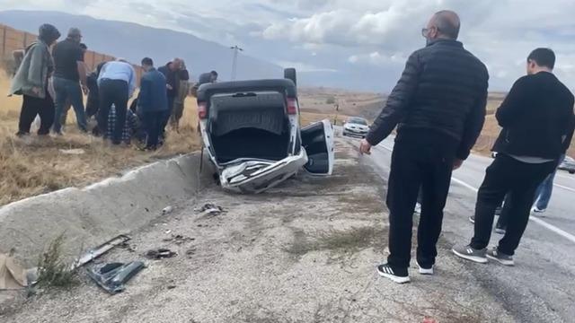 Erzincan’da takla atan araçtaki 4 kişi yaralandı 2