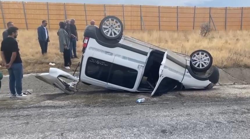 Erzincan’da takla atan araçtaki 4 kişi yaralandı