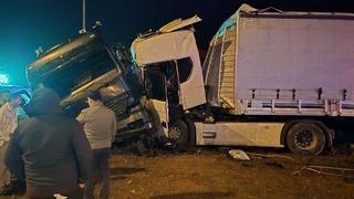 Amasya’da 2 tır kavşakta çarpıştı: 3 yaralı