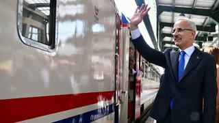 Bilet satışları yarın başlıyor! Turistik Doğu Ekspresi yeni sezona hazır, Bakan Uraloğlu 'Türkiye'nin en özel turizm markalarından' diyerek duyurdu