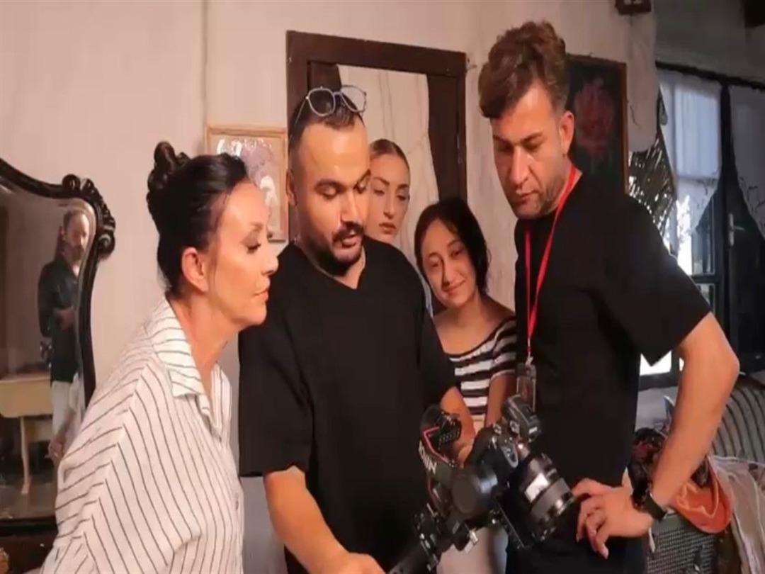 SARKICI-GULLUNUN-KIZI-VE-ARKADASININ-AV_982661_291732 SARKICI-GULLUNUN-KIZI-VE-ARKADASININ-AV_982661_291732