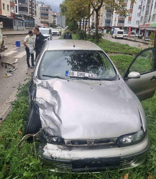 Samsun’da otomobil çöp kamyonuna çarptı: 1 yaralı 3