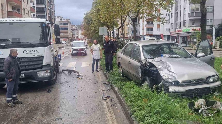 Samsun’da otomobil çöp kamyonuna çarptı: 1 yaralı