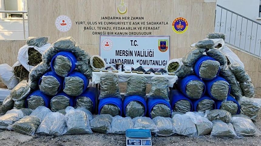 Mersin'de 220 kilogram esrar ve 1 kilogram kokain ele geçirildi