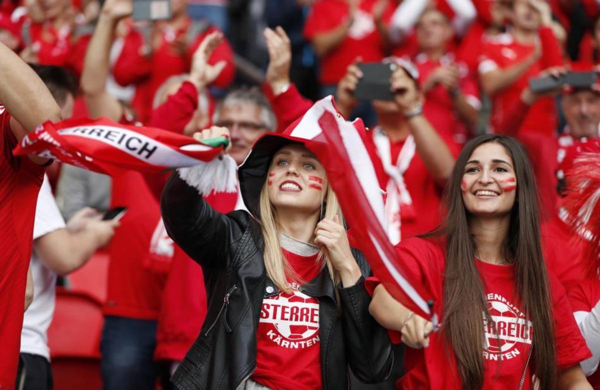 Portekiz - Avusturya trib&uuml;nler