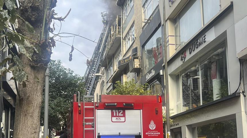 Şişli'de 4 katlı binada yangın! 1 kişi hayatını kaybetti