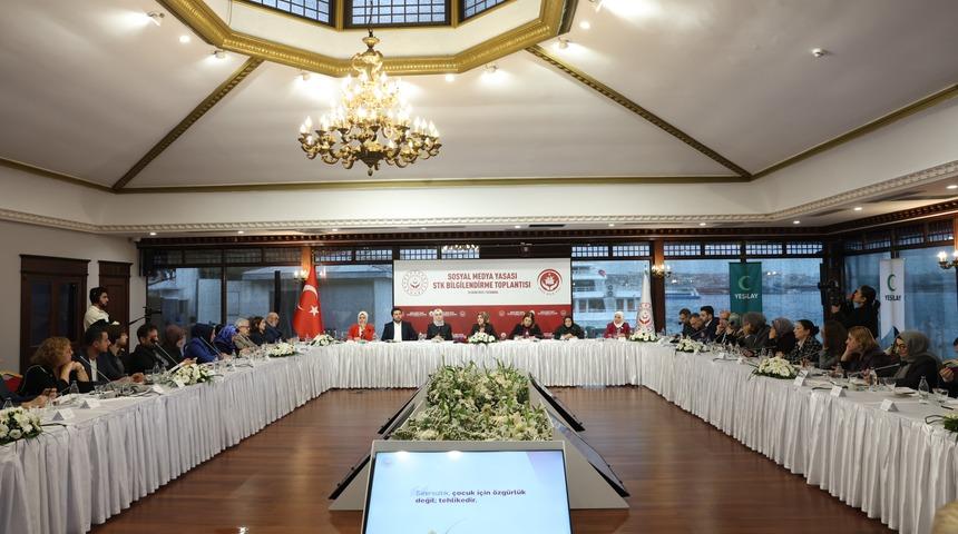 Bakan Göktaş, sosyal medya düzenlemesi için STK temsilcileriyle bir araya geldi