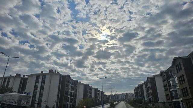 Elazığ’da sirrokümülüs bulutları görsel şölen sundu