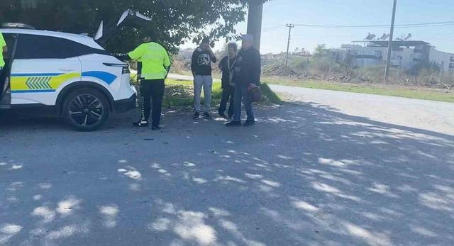 Kanala uçup ters dönen araçtan burunları bile kanamadan çıktılar 1