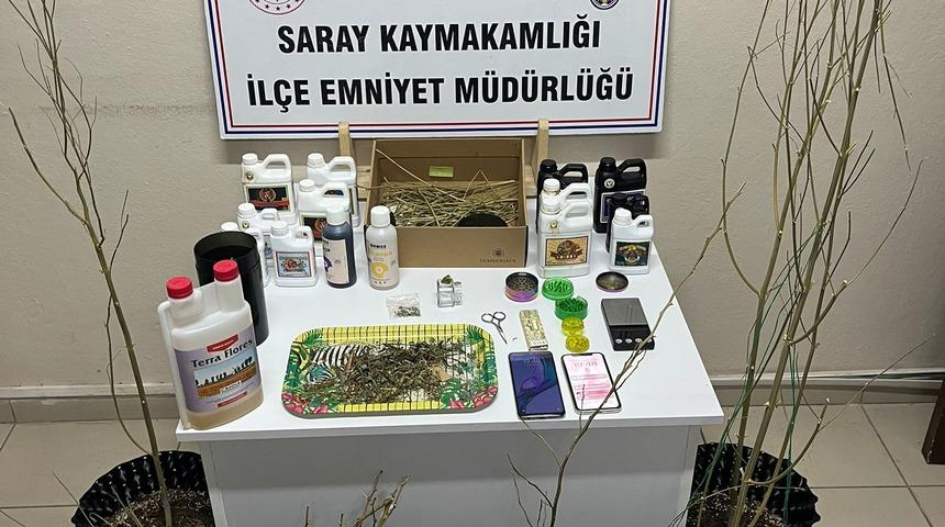 Eve iklimlendirme sistemi kurmuşlar! Tekirdağ'da uyuşturucu ürettikleri iddiasıyla 5 zanlı gözaltına alındı