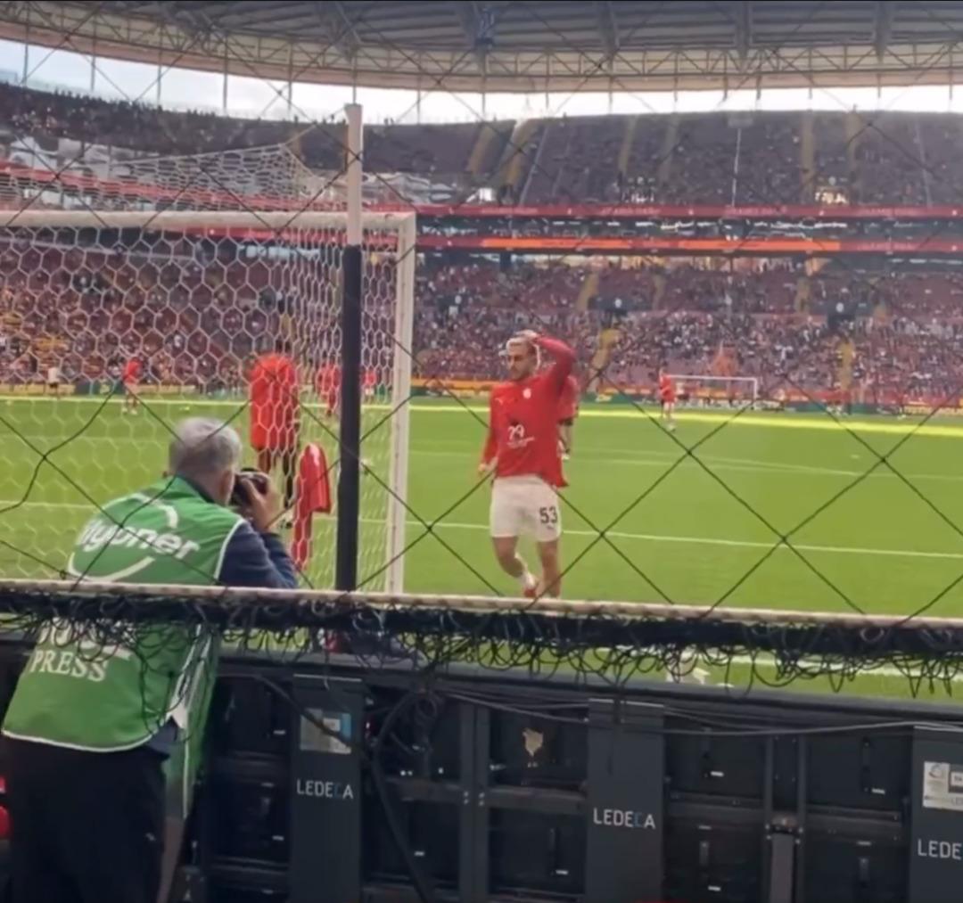 Galatasaray da Göztepe maçı öncesi Barış Alper Yılmaz gelişmesi! Taraftarla arasındaki buzlar eridi, tribünlere çağrıldı... 3