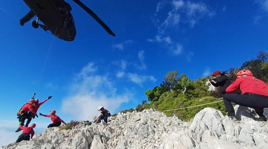 Fethiye'de yamaç paraşütü kayalık alana düştü: 1 kişi hayatını kaybetti, 1 kişi yaralandı