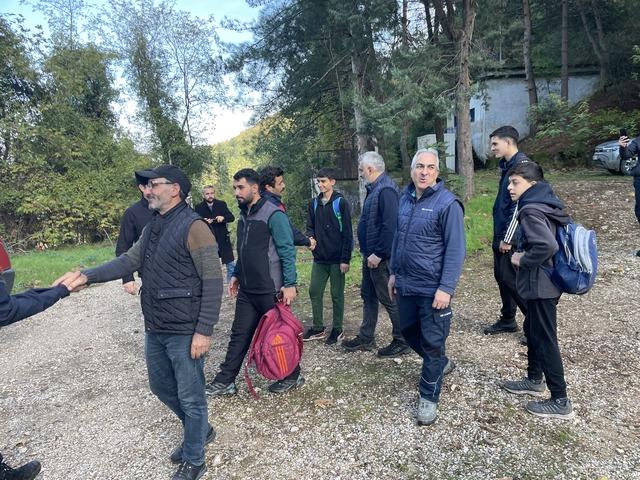 Bursa da ormanda mahsur kalan 4 kişi ekiplerce kurtarıldı 5