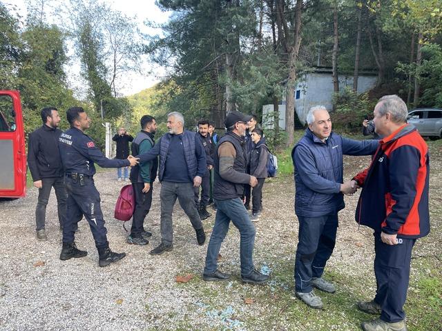 Bursa da ormanda mahsur kalan 4 kişi ekiplerce kurtarıldı 4