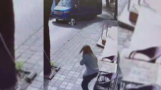 Maltepe'de trafik kazası! Ayağı minibüsün altında kaldı