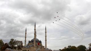 Türk Yıldızları’ndan Edirne’de gösteri uçuşu