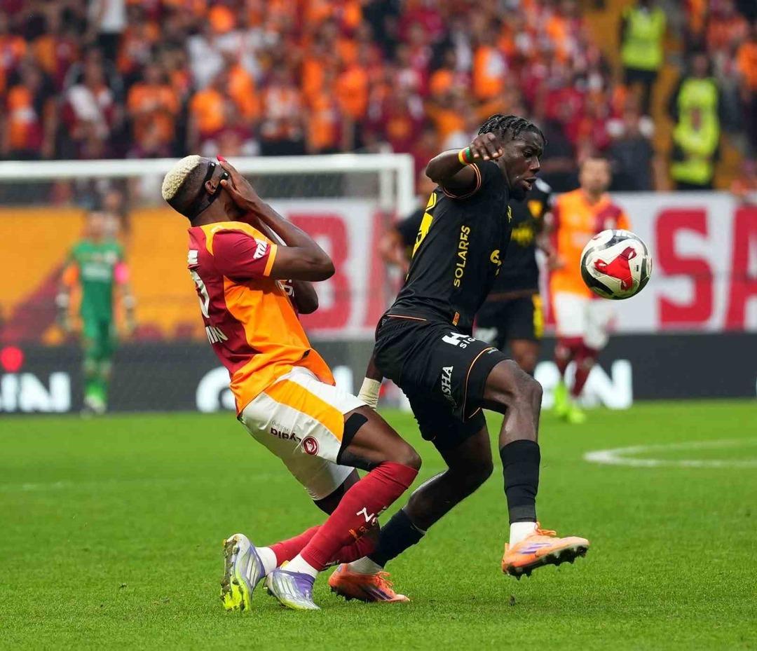 Galatasaray Göztepe yi 3-1 le geçti! Ahmet Çakar ve Erman Toroğlu kırmızı karta isyan etti! Futbola ihanet... 1
