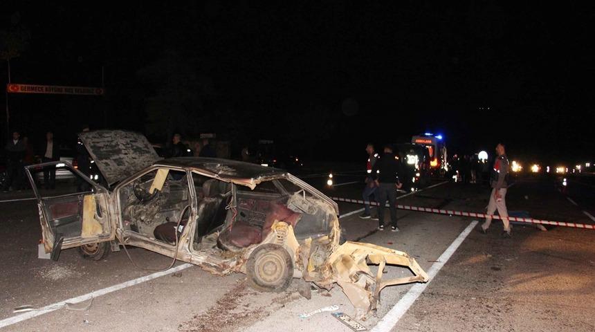 &Ccedil;ankırı'da iki otomobil &ccedil;arpıştı: 1 kişi hayatını kaybetti, 3 kişi yaralandı