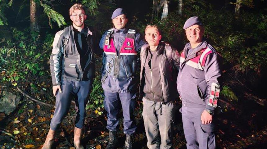 Mantar toplarken ormanda kaybolan 2 genci ekipler kurtardı