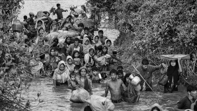 Arakan Müslümanları, geçen Ağustos ayından bu yana Rakhine eyaletinde, cinayet, tecavüz ve kundaklama olayları yaşandığını söylüyor.