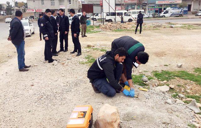 Evine yürürken tüfekle vurulup yaralandı